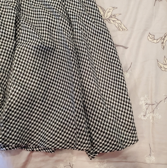 NWT Torrid Pleated Black & White Twill Houndstooth Skater Skirt - Picture 4 of 5